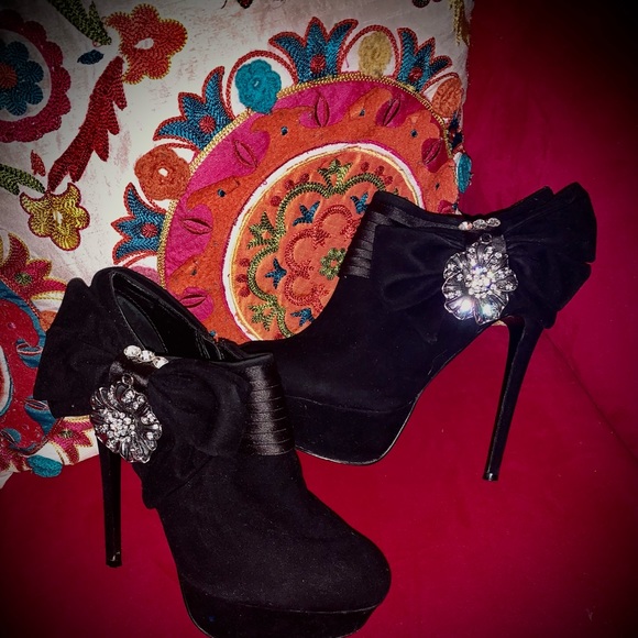 Super high and cute booties😍 - Picture 2 of 4